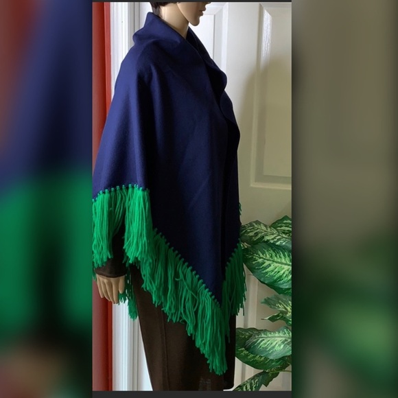 Beautiful  cape - Picture 3 of 4